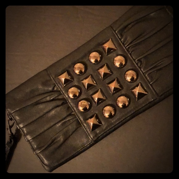 Vintage leather clutch w/ gunmetal studs - Picture 8 of 8